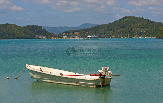 近岸船只海景岩石旅行照片自然海岸线木材运输天空图片