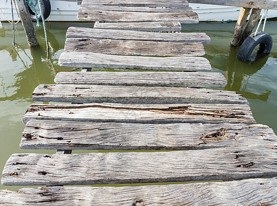 旧木旧码头反射地平线木板薄雾情绪时间日光图片