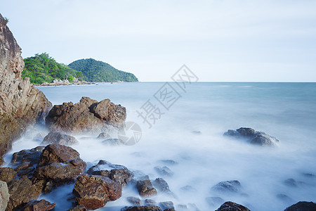 长期接触海洋和岩石场景美丽海岸日落运动乳白色热带石头旅行天空图片