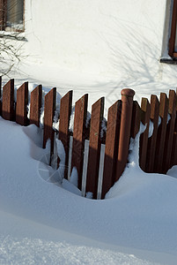 冬天的栅栏木头村庄白色花园季节乡村图片