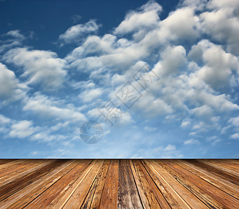 美丽的天空背景和木制地板图片