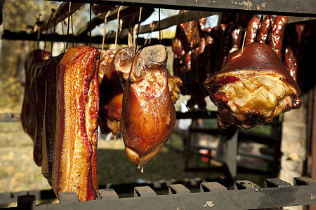 熏肉细绳猪肉食物熏制烟熏皮肤香肠宏观图片