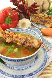 鸡群面包韭菜香菜鸡肉烹饪肉汤餐厅萝卜餐巾纸胡椒背景图片