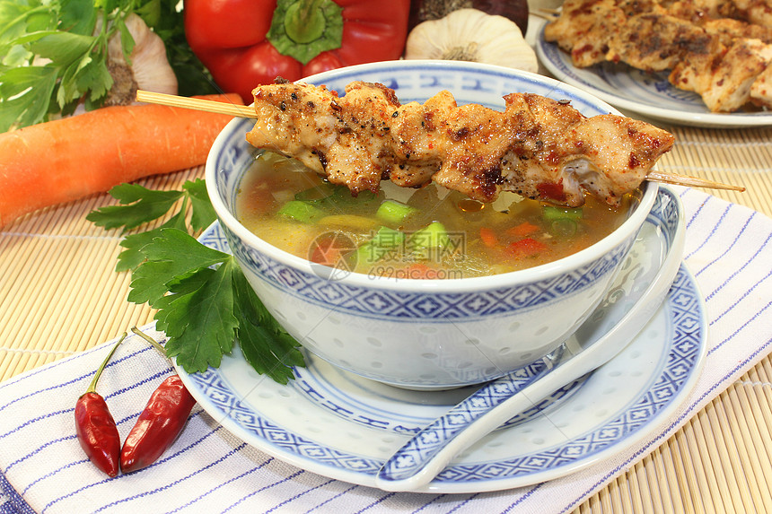 鸡群盘子韭菜烹饪食谱肉汤餐巾纸香菜餐厅传统鸡肉图片