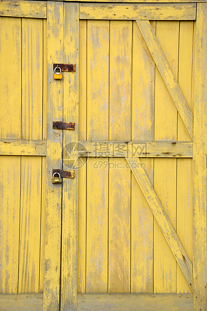 旧黄色木门网关出口风格房子木工松树安全框架装饰入口图片