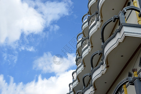 阳台房子栅栏天空建筑蓝色全景房间建筑学栏杆地平线图片
