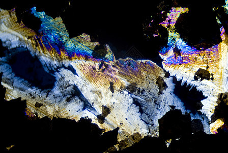 分极光中的烟尘颗粒和微晶晶体显微镜结晶纳米煤烟宇宙显微化学光谱魔法摄影图片