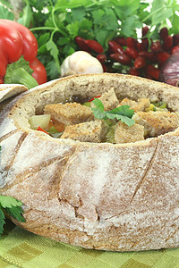 面包汤加红烤面包卷面包红色起动机绿色褐色乡村萝卜风格胡椒盘子图片