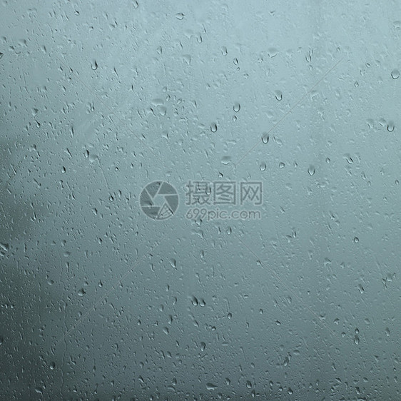 窗口中的雨滴蒸汽飞沫薄雾细流青色蓝色雨量雾化湿度窗户图片