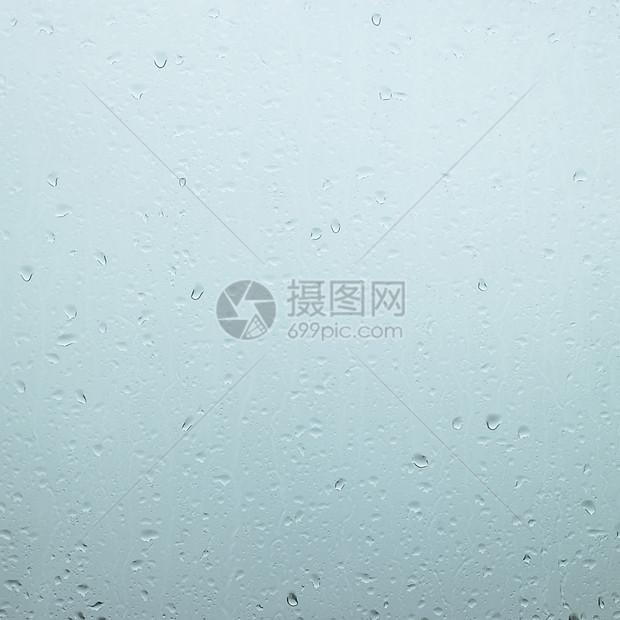 窗口中的雨滴水分运球淋浴细雨窗户薄雾湿度细流青色雾化图片