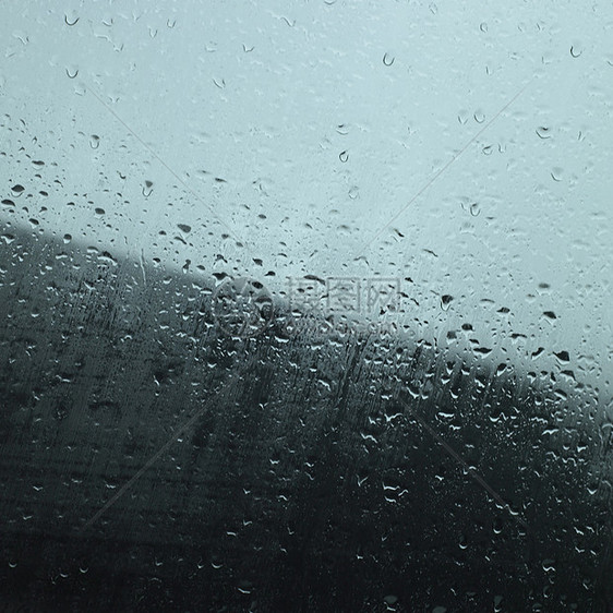 窗口中的雨滴运球蓝色蒸汽湿度细流冲洗水分雨量青色细雨图片