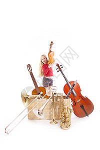 盒装许多乐器的年轻女孩乐队细绳吉他乐趣音乐会小提琴字符串白色喇叭音乐家图片