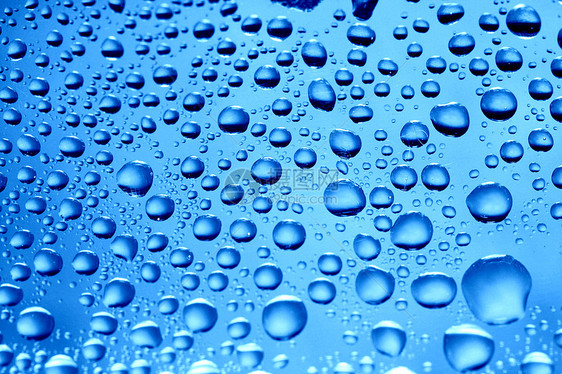 蓝水滴飞沫风暴蓝色天气气泡珠子雨水宏观反射雨滴图片