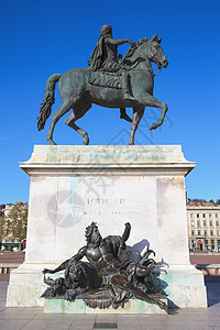 著名的路易十四马术雕像图片