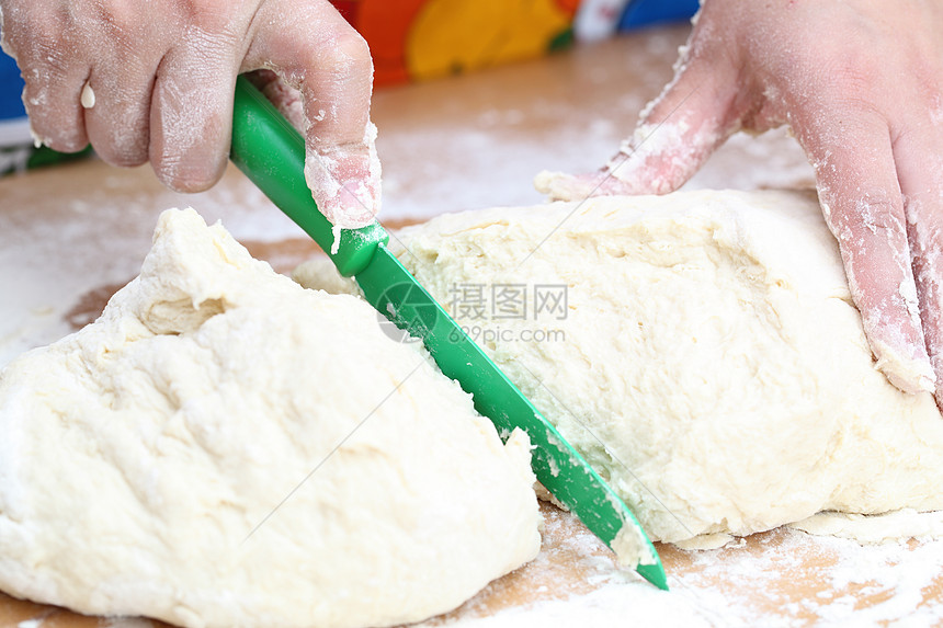 给钱餐厅糕点烘烤粮食面条桌子行动食物面包师烹饪图片