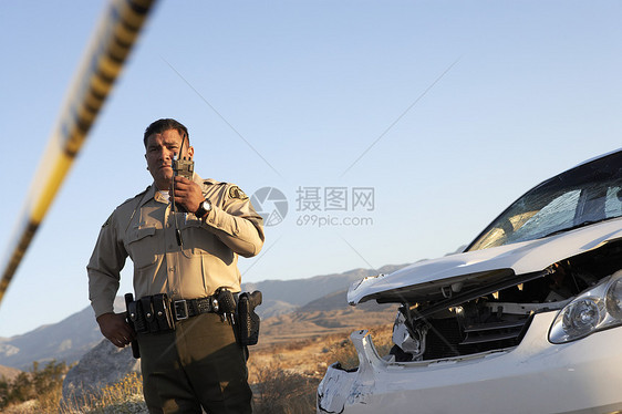 交通警察乘车用对讲机说话图片