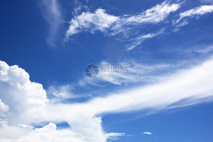 有白云的蓝天空背景天气风景阳光蓝色隐喻自由白色自然空气场景图片