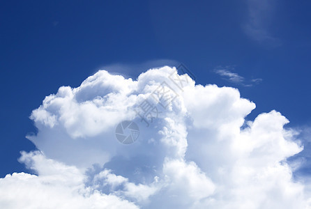 有白云的蓝天空背景符号隐喻阳光天气风景空气白色自由蓝色场景图片