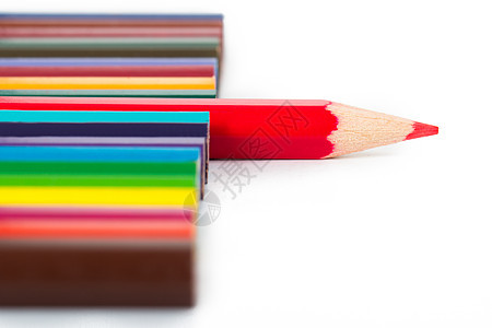 色彩多彩的笔 聚焦于红色写作素描铅笔艺术团体办公室空白绘画白色宏观图片