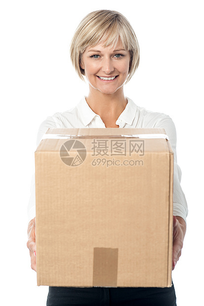 持有纸箱的妇女中年女性船运搬迁货物女士快乐包装盒子冒充图片