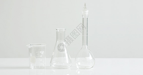 白色的实验室玻璃器件烧瓶烧杯瓶子化学品测试反射测量药品药理实验图片