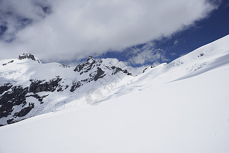 雪下的山峰地理顶峰地形风景图片