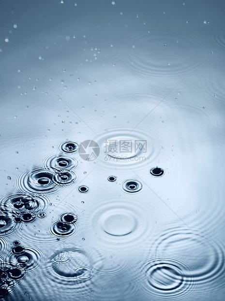 水表面的波纹圆圈影棚水面气氛同心圆天气蓝色画幅气象池塘图片