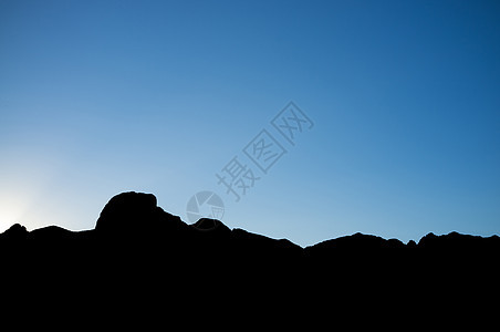 山区山脉蓝色水平黑色天空风景图片