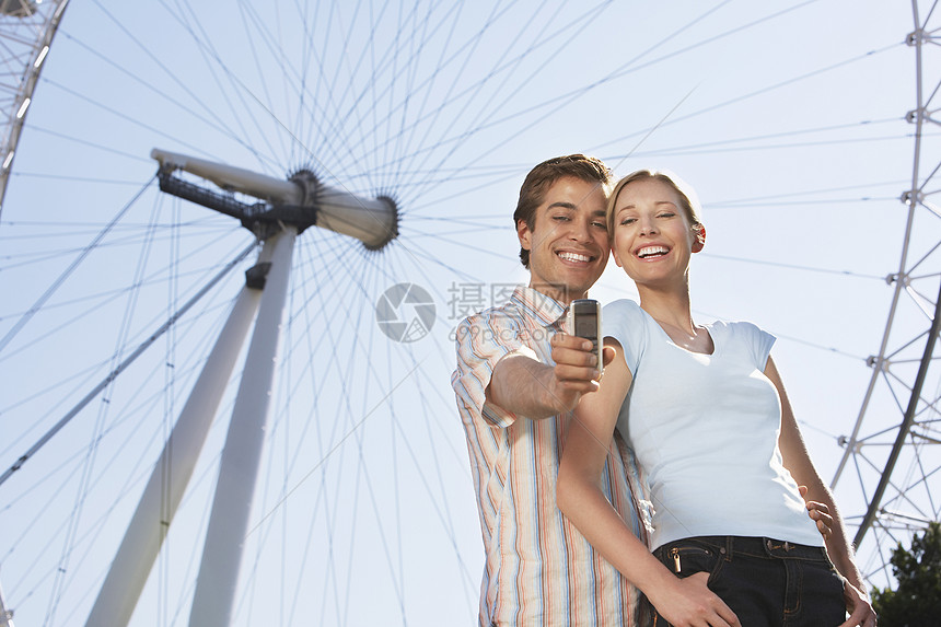 伦敦之眼(London Eye)用手机拍摄自己照片图片