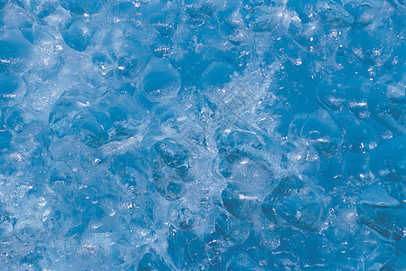 冰下泡泡水的封闭图片
