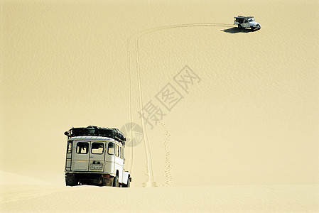 开在沙漠中的Safari汽车摄影摩托车冒险空间运输旅行多功能地形沙丘车辆图片