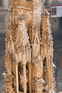 米兰的杜奥莫雕塑建筑学石峰城市风景大教堂全景艺术建造历史图片