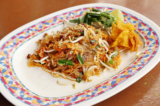 Pad Thai含酱油的炸薄面胡椒蔬菜软垫厨房柠檬餐厅豆芽午餐油炸面条图片