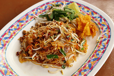 Pad Thai含酱油的炸薄面豆芽蔬菜面条美味食物胡椒软垫柠檬午餐油炸图片