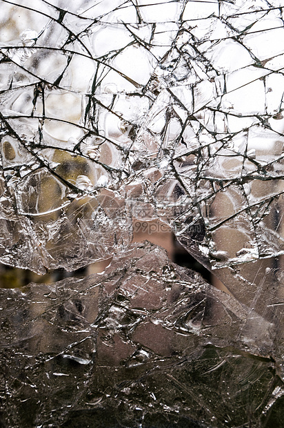 碎玻璃粉碎碎片玻璃窗户图片