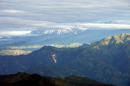 Annapurna山的景象 前往基地营地保护区树木环境农村高度森林山腰冰川风景蓝色全景图片