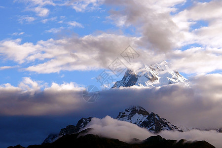 Annapurna山的景象 前往基地营地保护区农村旅行风景登山辉光森林高度旅游全景山腰图片