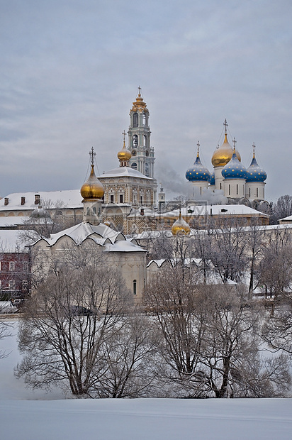 冬季圣三一塞尔吉乌斯拉夫拉大教堂教会历史天气旅游博物馆天炉钟楼建筑堡垒图片