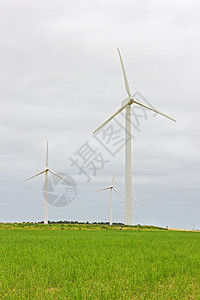 绿地风力涡轮机图片
