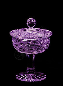 具有盖盖的古董光晶水晶容器传统高脚杯紫色圣杯奢华装饰品杯子餐厅反射黑色图片