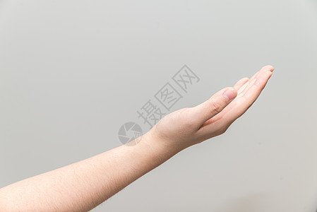 手掌与开阔的椰枣交接一部分灰色身体帮助手势信号手指商业广告手腕图片