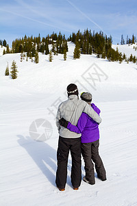 滑雪快乐夫妇滑雪者夫妻旅行运动单板极限夹克滑雪板白色男人图片