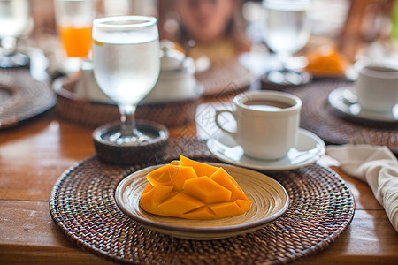 菲利平诺早餐 配芒果和咖啡图片