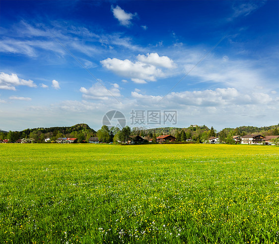 德国乡村和村 德语草地概念村庄山脉场地天空乡村风光农村日落图片