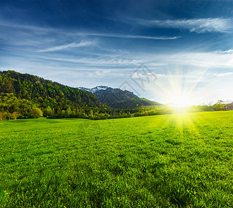 德国巴伐利亚阿尔卑斯山草地概念场地天空山脉田园绿色风光风景日落乡村图片