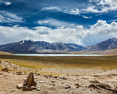 喜马拉雅湖拉达赫山脉风景背景图片