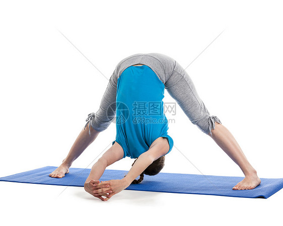 Yoga     单独进行瑜伽的年轻美女姿势禅意成人讲师白色女性教练运动训练女士图片