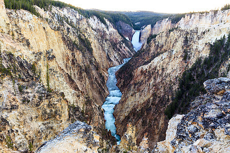 黄石公园的大峡谷瀑布日落岩石摄影地点旅行水平风景图片