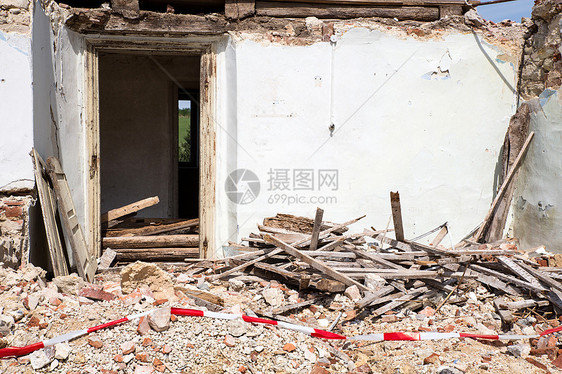 一座被拆除的大厦废墟灾难衰变城市装修石头损害垃圾房间危险图片