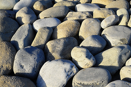 环状岩 由水平滑水岩花园圆形海滩白色卵石灰色墙纸鹅卵石海岸图片